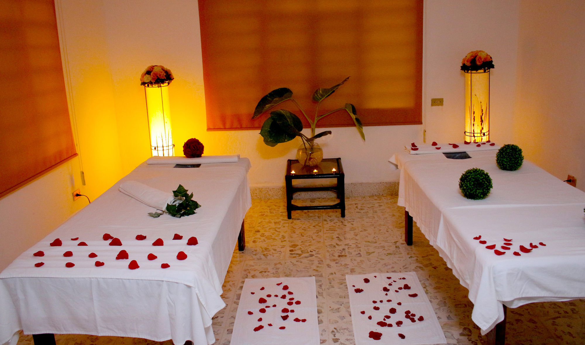 Hotel Spa Taninul 로스푸엔테스 외부 사진